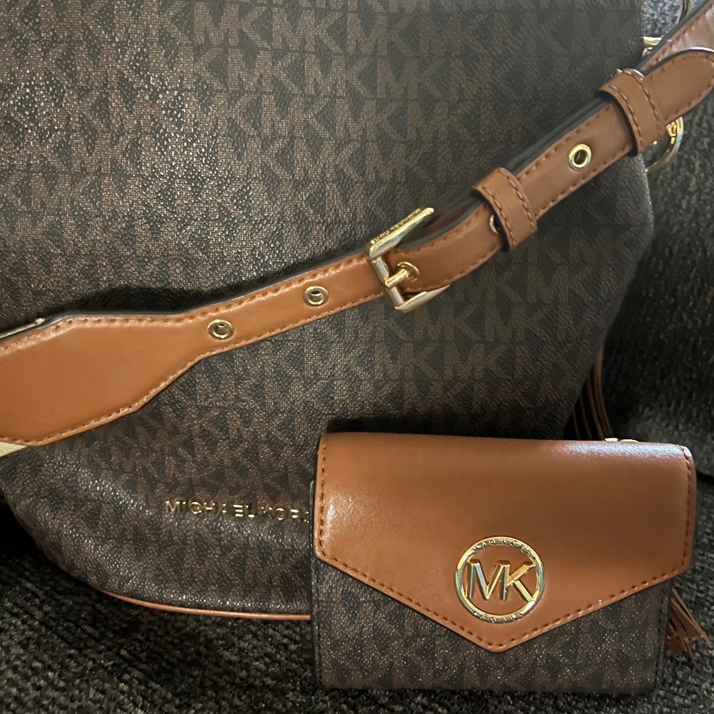 Michael Kors Brooke Brown Signature Bucket Handbag Bag & Matching Wallet Set